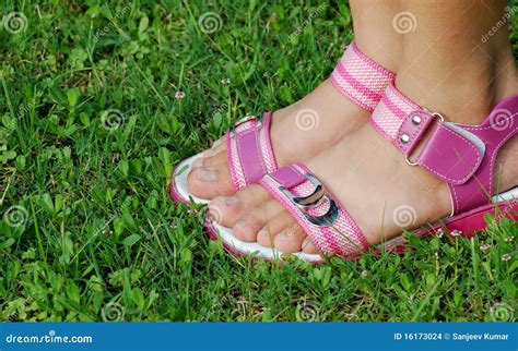 mädchen girl feet stock|500+ Free Mädchen+Füße & Feet Images